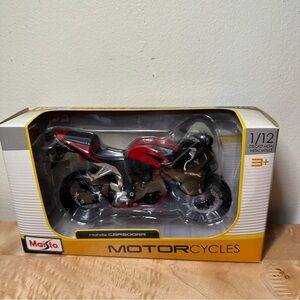 Maisto 1:12 Honda CBR600RR Red/Black Diecast Model Motorcycle